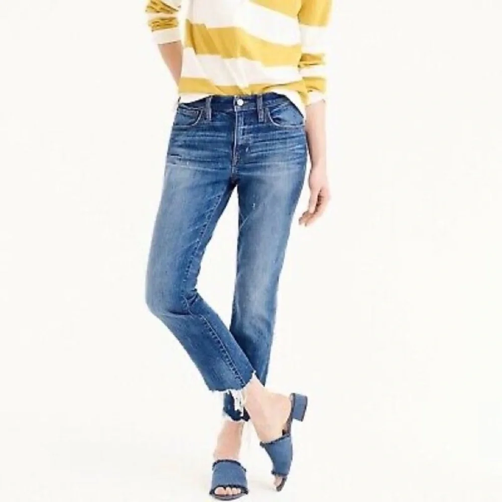 J.CREW Broken-in Boyfriend Jean with Chewed Hems Size: 27 Blue Denim J1981 - Picture 1 of 3